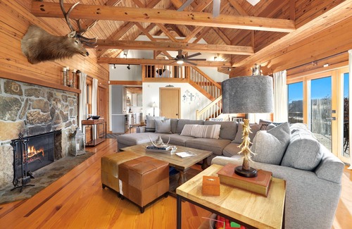 Springdale Cabin | Log Home on Beaver Lake, Big Views, Big Fun!