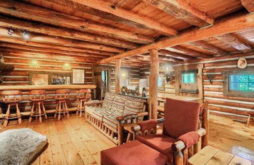 Clarion House | Log Home -wifi-pet Friendly-pavilion