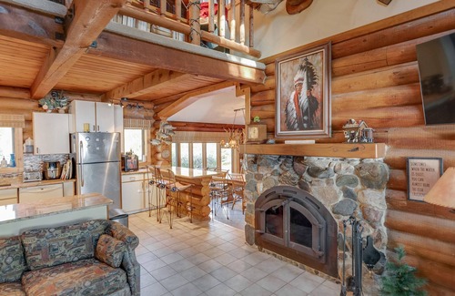 Garrison House | Log Home With Boat Launch, Huge Yard, Pool Table, Inside & Outside Games!