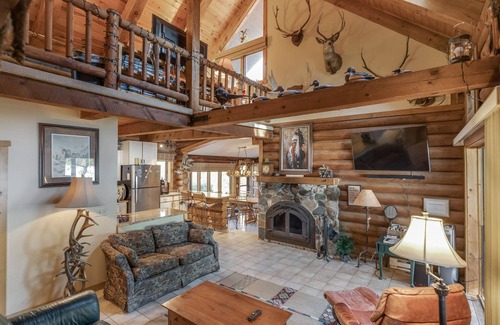Garrison House | Log Home With Boat Launch, Huge Yard, Pool Table, Inside & Outside Games!