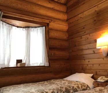 Shinano Bed & Breakfast | log Hotel kamloops