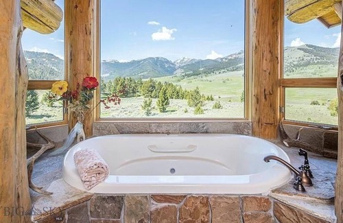 Gardiner Cabin | Log Lodge, Family friendly, near Yellowstone Park on our private ranch
