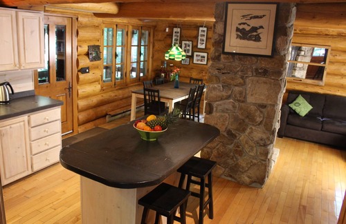 Lac Superieur Village Ski Chalet | Log ski chalet beside northside of Mont Tremblant