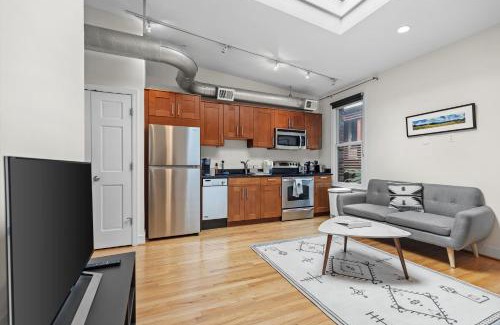 Northwest House | Logan Circle Carriage House 1b-1b Central & Bright