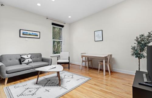 Northwest House | Logan Circle Carriage House 1b-1b Central & Bright