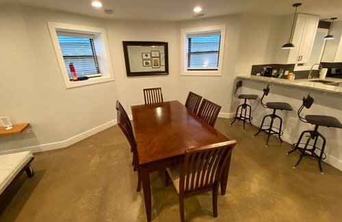 Logan Square Apartment | Logan Square Oasis with 3 Beds and 2 Baths.