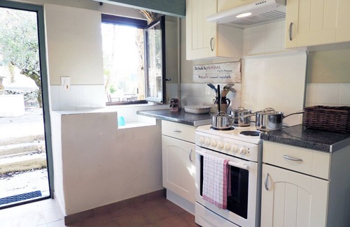 Larzac Apartment | Loge Rose - sleeps 5 guests in 2 bedrooms
