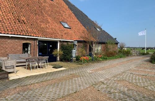 Hitzum Ski Chalet | Logeerboerderij de Salix
