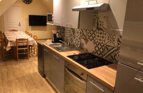 Saint-Germain-du-Val Apartment | Logement @ 10 personnes avec piscine intérieure 31 degrés zoo de la FLECHE 24 h du Mans