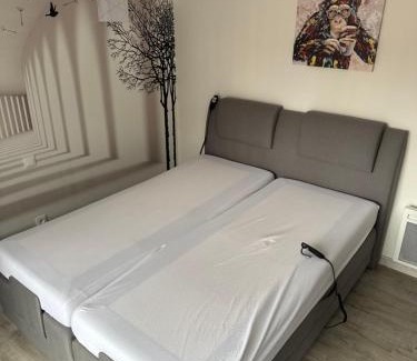 Rouge-Perriers Apartment | Logement au calme avec piscine en saison