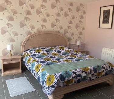 Rouge-Perriers Apartment | Logement au calme avec piscine en saison