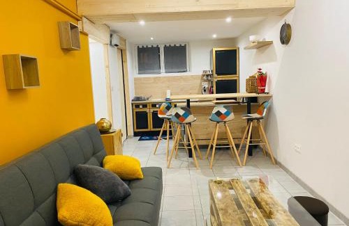 Jussac House | Logement de 40m2 de plein pieds dans une maison avec parking et terrasse