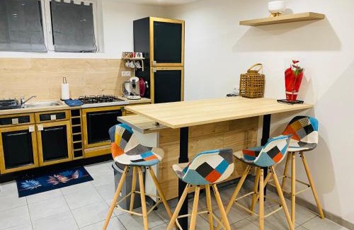 Jussac House | Logement de 40m2 de plein pieds dans une maison avec parking et terrasse