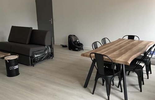 Fontaine-sur-Ay House | Logement du centre equestre du val d'or