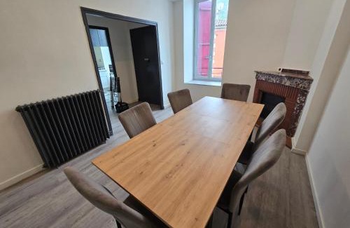 Foix Apartment | Logement entier 120m2 centre Foix -3chambres-2SDB-2wc-Parking gratuit à 1 Minute