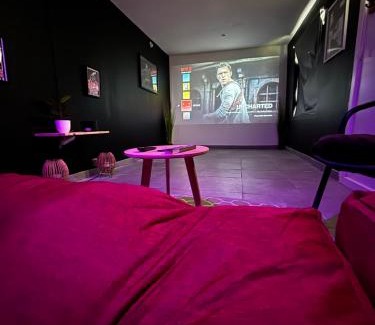 Charleville-Mezieres Apartment | Logement idéal ,salle de cinéma , Jardin ,Terrasse