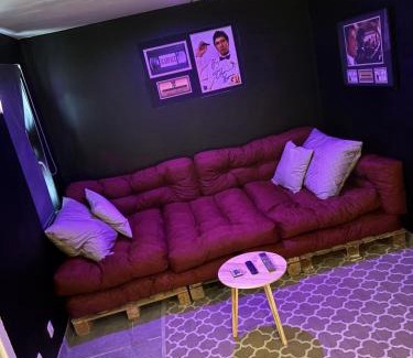 Charleville-Mezieres Apartment | Logement idéal ,salle de cinéma , Jardin ,Terrasse