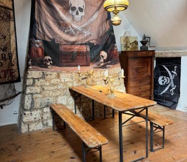Montreuil-sur-Therain House | Logement insolite La cachette des Pirates, ciné, pop corn