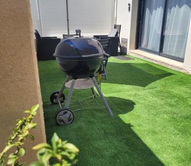 Juvignac Apartment | logement indépendant avec terrasse "Les Mésanges"