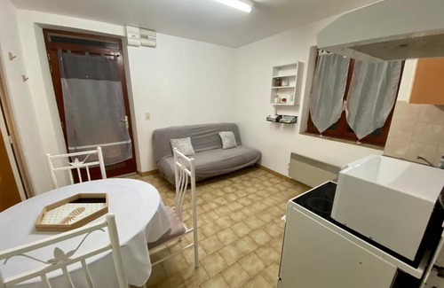 Parigne-le-Polin House | Logement individuel circuit 24h du Mans ou autre
