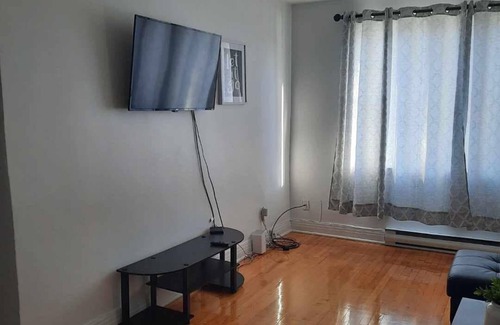 Cote-Des-Neiges—Notre-Dame-De-Grace Apartment | Logement Près des Hopitaux et Universités