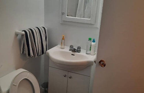 Cote-Des-Neiges—Notre-Dame-De-Grace Apartment | Logement Près des Hopitaux et Universités