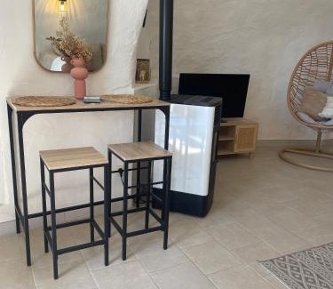Naveil House | Logement troglodyte tout confort 42 min tgv Paris