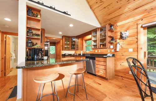 Thayerville Cabin | Logged & Loaded Cabin! 9Min to WISP! Hot tub, fire pit! Pets! EV charger!n