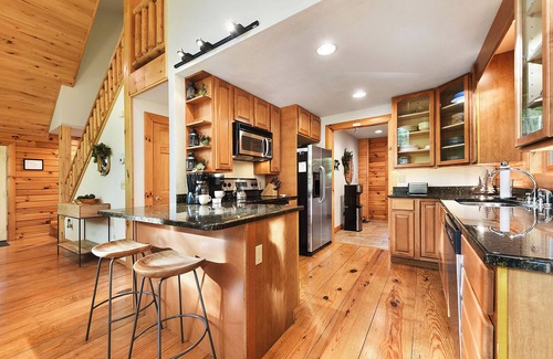 Thayerville Cabin | Logged & Loaded Cabin! 9Min to WISP! Hot tub, fire pit! Pets! EV charger!n