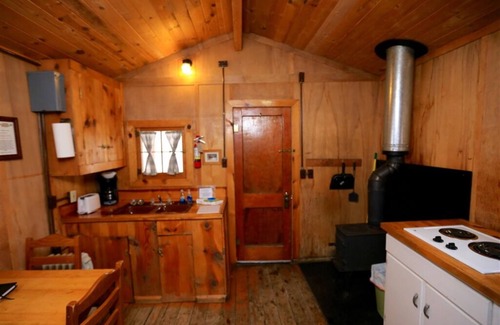 Clark Cabin | Loggers Cabin - A Cozy Full Log Cabin