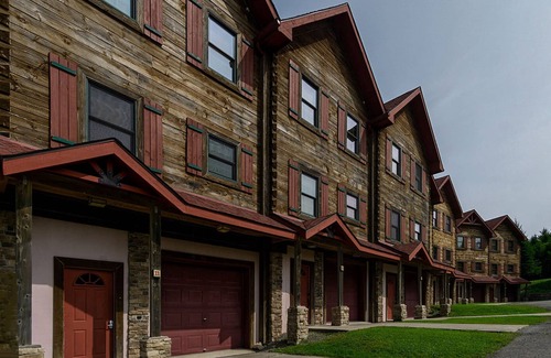 Snowshoe Condo | Loggers Run by Casago