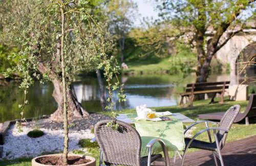 Velluire Hotel | Logis Auberge De La Riviere