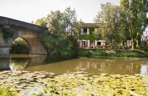 Velluire Hotel | Logis Auberge De La Riviere