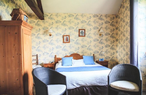 Coulombiers Hotel | Logis Auberge le centre poitou