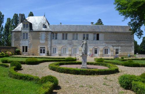 Lavoux Bed & Breakfast | LOGIS du Château du Bois Doucet