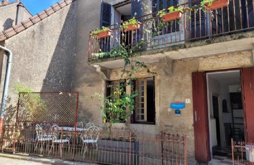 Saint-Sernin-du-Plain Apartment | Logis du Mont