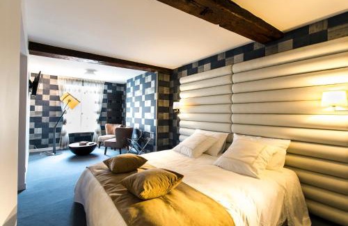 Laon Bed & Breakfast | Logis du Parvis *Face Cathédrale/in front of the Cathedral*