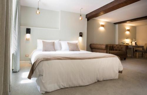 Laon Bed & Breakfast | Logis du Parvis *Face Cathédrale/in front of the Cathedral*