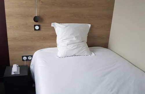 Laval Hotel | Logis Hôtel A la Bonne Auberge