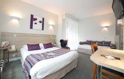 Doue-la-Fontaine Hotel | Logis Hôtel Auberge de la Rose