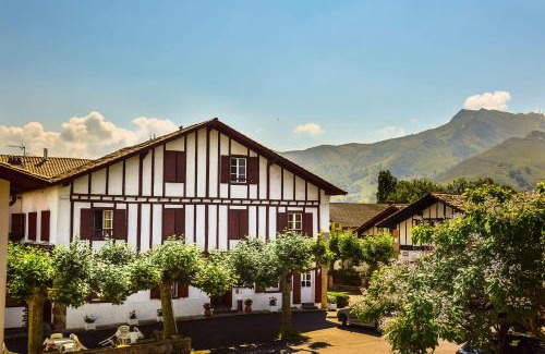 Sare Hotel | Logis Hôtel Baratxartea