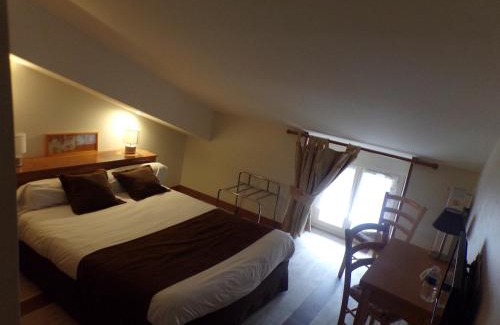 Rochechouart Hotel | Logis Hôtel de France