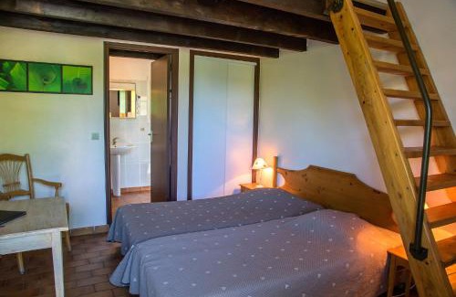 Saint-Martin-d'Ardeche Hotel | Logis Hôtel Restaurant L'Escarbille