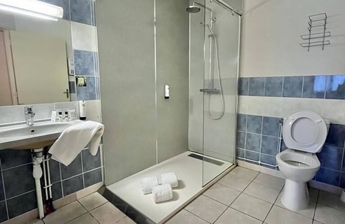Saint-Pere-sur-Loire Hotel | Logis Hôtel Sully le Château