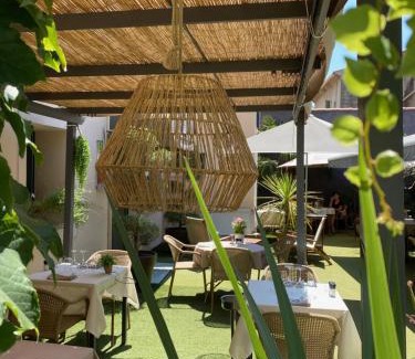 La Bouilladisse Hotel | Logis Hôtel La Fenière