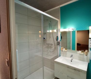 Montmarault Hotel | Logis Hôtel Le Bocage