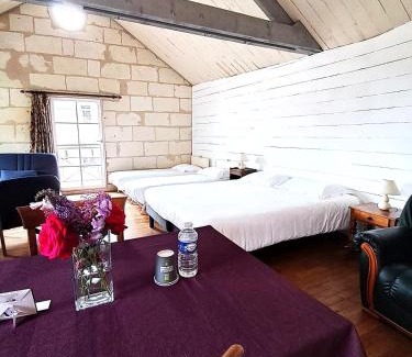 Montsoreau Hotel | Logis Hôtel Le Bussy