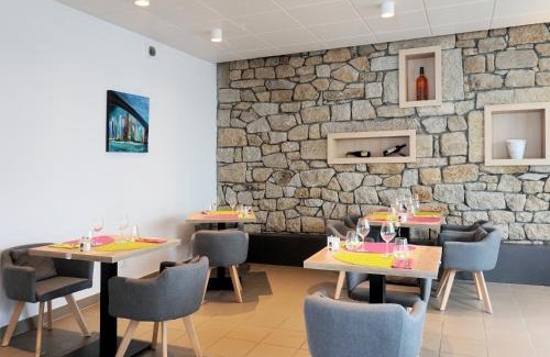 Pontaumur Hotel | Logis Hôtel Le Confluent
