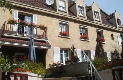 Neufchatel-en-Bray Hotel | Logis Hôtel-Restaurant Les Airelles