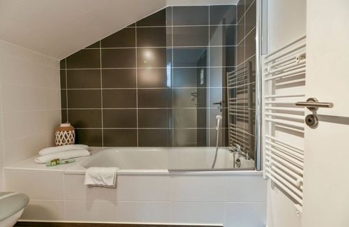 Cambo-les-Bains Hotel | Logis Hôtel & Restaurant La Villa Bleue